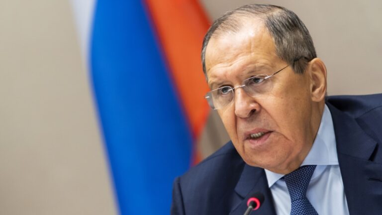 Lavrov: To, že je Zelenskyj Žid, neznamená, že na Ukrajině nejsou nacisté