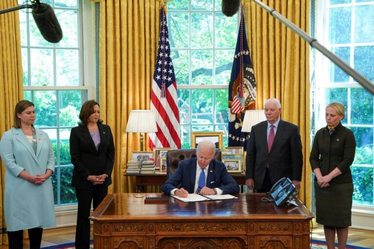 Lend-lease pro Ukrajinu je západem éry neúspěšného císaře