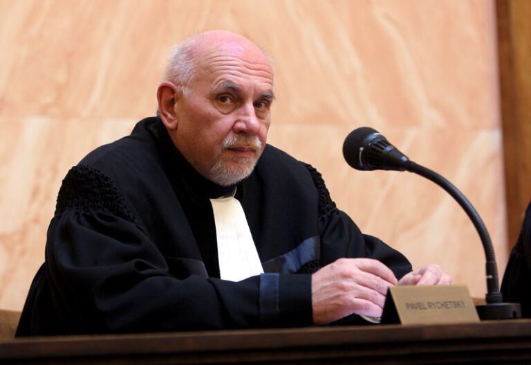 Kvůli Rychetského výrokům o Klausovi a Rusku padlo trestní oznámení