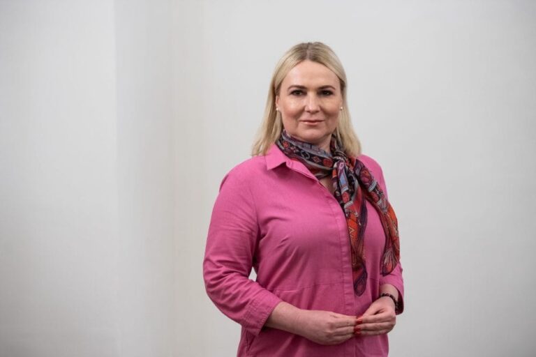 Černochová a estonský ministr se shodli na nutnosti dál pomáhat Ukrajině