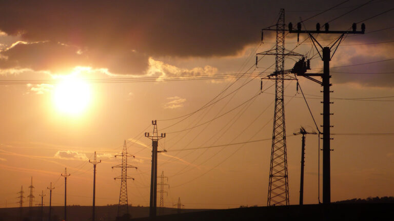 V pátek bude v Česku až 30 stupňů, přijdou ale také silné bouřky