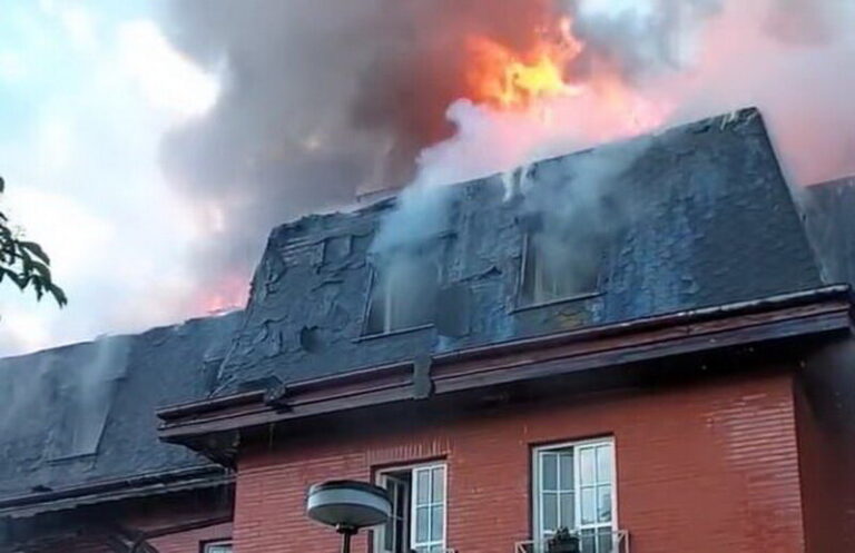 Požár alzheimer centra v Roztokách si vyžádal přes 50 zraněných