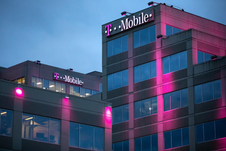 T-Mobile měl v neděli výpadek služeb, podle operátora čelil kybernetickému útoku
