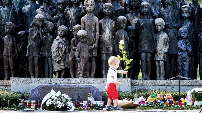 V Lidicích uctila mše památku obětí lidické tragédie
