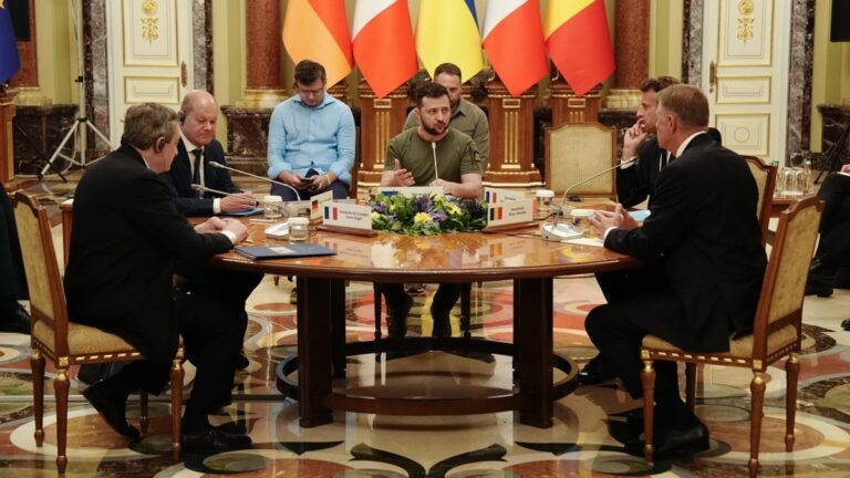 Evropští lídři v Kyjevě podpořili status kandidátské země EU pro Ukrajinu