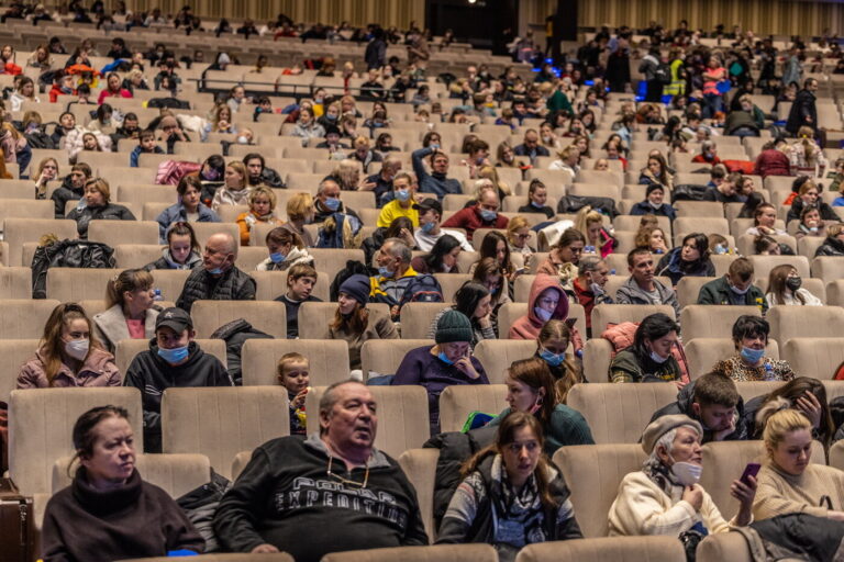 Dočasnou ochranu získalo v Česku za týden 3574 Ukrajinců, celkem 446.811