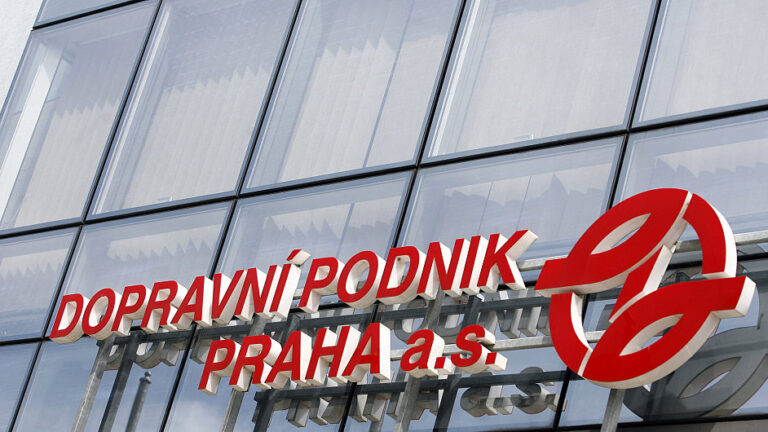 Policie obvinila 11 lidí kvůli hospodaření pražského dopravního podniku