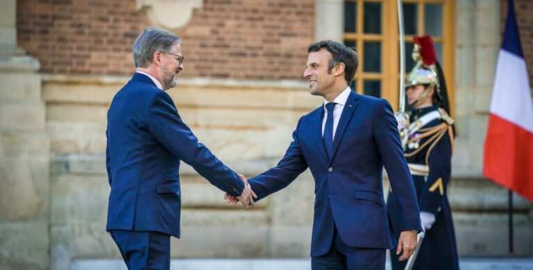 Fiala s Macronem hovořil o válce na Ukrajině a energetické bezpečnosti