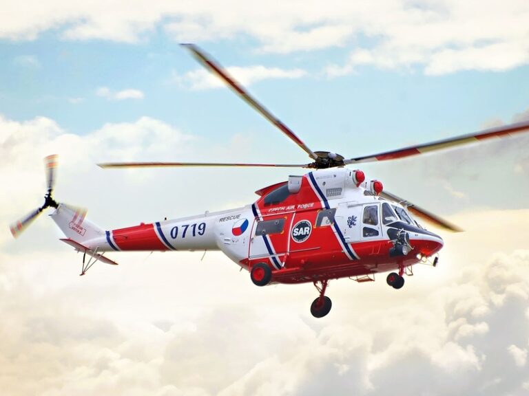 Na Děčínsku spadlo dítě ze skály, se zraněním ho transportoval vrtulník