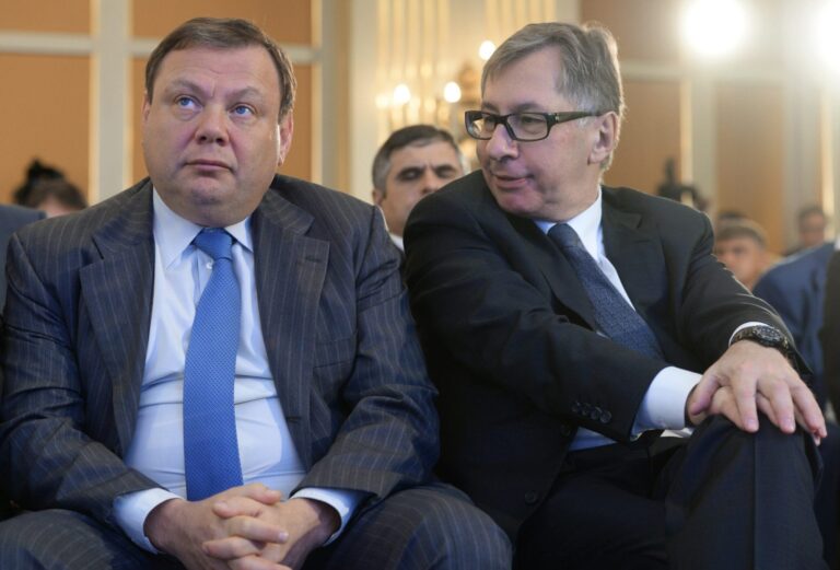 Jeden se schází s Putinem, druhý patří k nejbohatším Rusům. Jejich investice v Česku zkoumají úřady