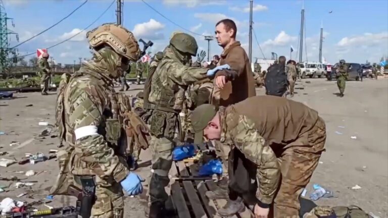 Proruští separatisté se chystají soudit stovky ukrajinských zajatců