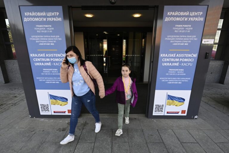 Vláda schválila úpravy podpory ukrajinských uprchlíků, platit mají od dubna