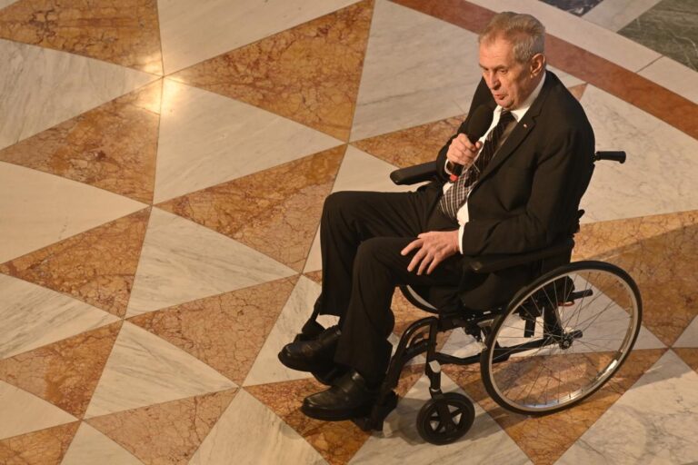 Zeman: Úvahy vlády o zestátnění ČEZ jsou v rozporu s pravicovou ideologií