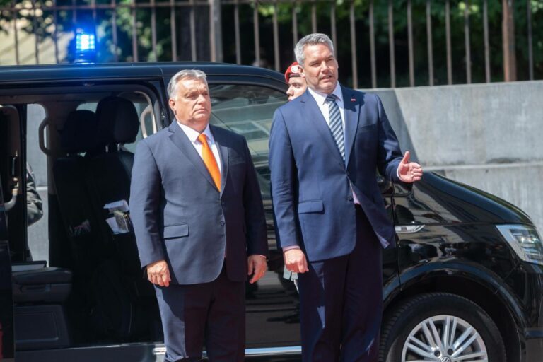 Rakouský kancléř se při setkání s Orbánem zastal maďarského postoje k invazi