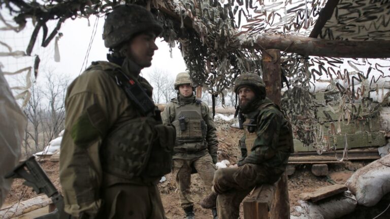Ukrajinští vojáci vstoupili do Lymanu, uvedla náměstkyně ministra obrany. Rusové mluví o stažení