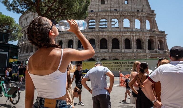 Vlna veder v Evropě vrcholí, teploty ale budou nad průměrem i dál
