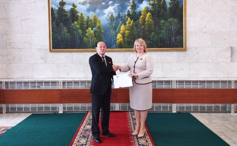 Kolik stojí papír za smlouvu s Ruskem nebo jaká je cena dnešního míru?