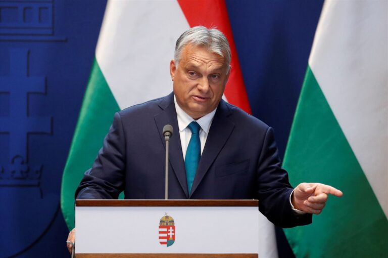 Milostný trojúhelník Viktora Orbána a cynismus moci