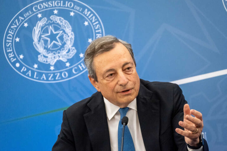Mario Draghi oznámil rezignaci, předá ji prezidentovi