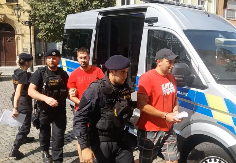 Soud poslal dezinformátory do vazby. Vyhrožovali Ukrajincům a pronásledovali lékaře