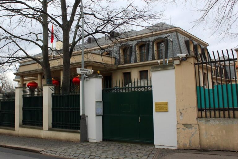 Cesta senátorů na Tchaj-wan podrývá spolupráci Prahy a Pekingu, tvrdí čínská ambasáda