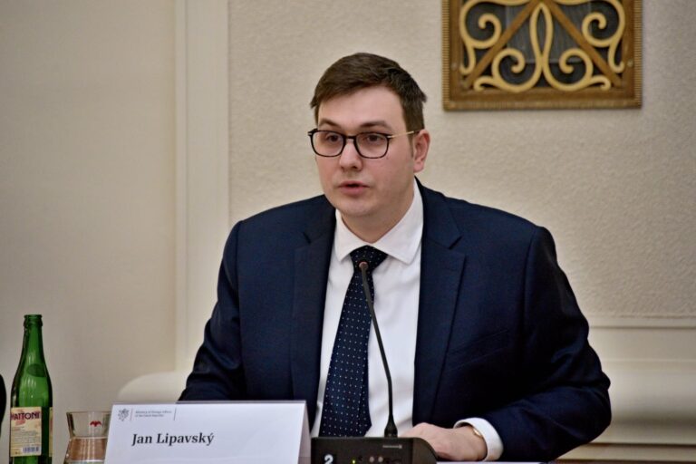 Jednota EU je klíčem k mírové budoucnosti Evropy. Lipavský vyzývá ke sjednocení kolem Ukrajiny.