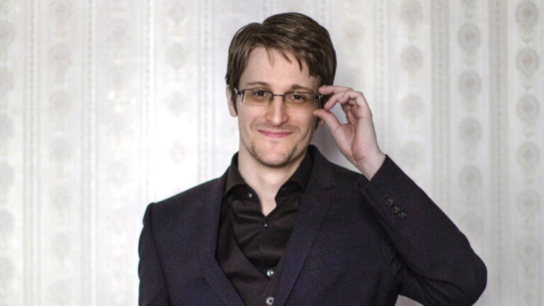 Snowden dostal ruské občanství aneb jak se dostat do ruské armády