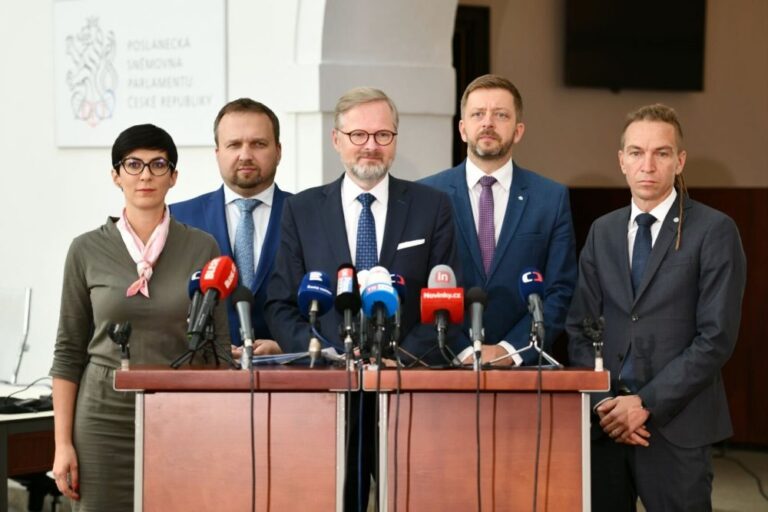 Exkluzivní průzkum: Fialově vládě nedůvěřuje 55 procent lidí, nebojuje dostatečně s cenami energií