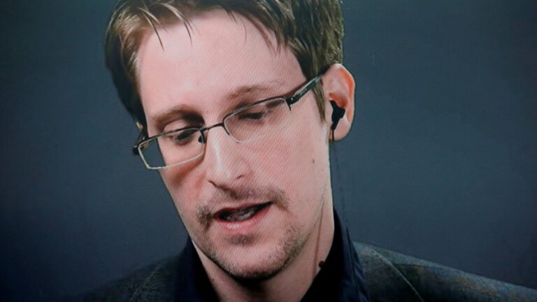 Ze Snowdena je Rus. Putin podepsal dekret, který mu uděluje ruské občanství