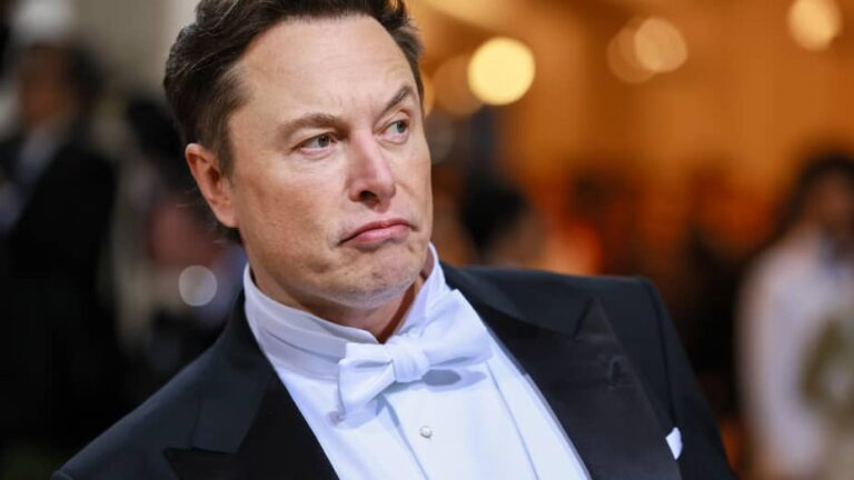 Musk oznámil, že jeho firma bude dál platit internetové služby na Ukrajině