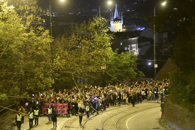 Stovky lidí v centru Prahy demonstrovaly za bezpečí pro členy LGBT+ komunity