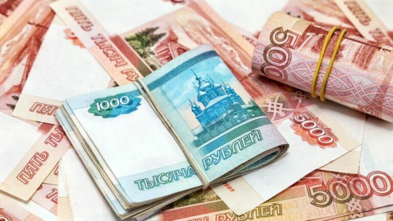 Rusku chybí peníze, rozpočet míří do deficitu