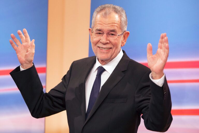 Rakušané volí prezidenta, hlavou státu by mohl zůstat Van der Bellen