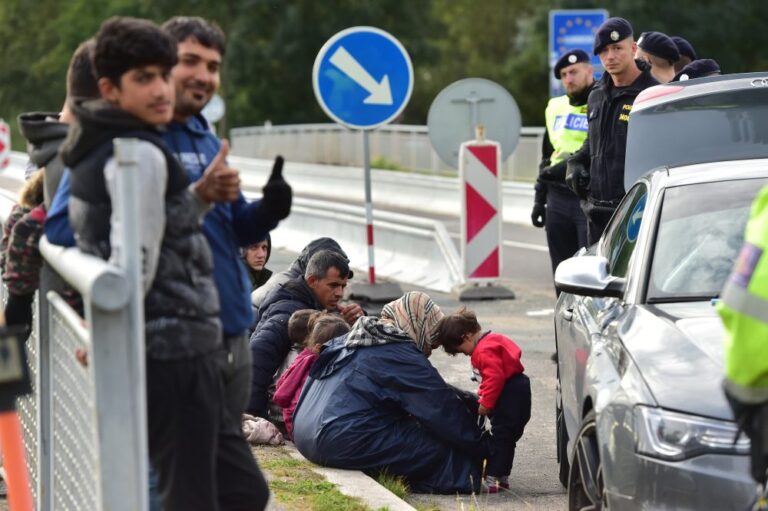 Orbán má buď děravý plot, nebo pouští běžence na Slovensko záměrně