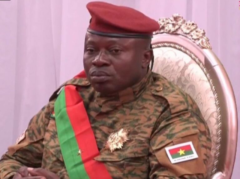 Francie chrání sesazeného prezidenta, tvrdí pučisté v Burkině Faso