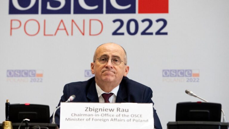 Polský ministr zahraničí Rau formálně podepsal žádost o reparace od Německa