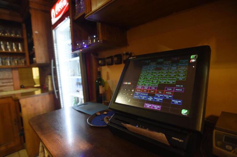 Daňoví odborníci nečekají výraznější negativa pro stát po zrušení EET