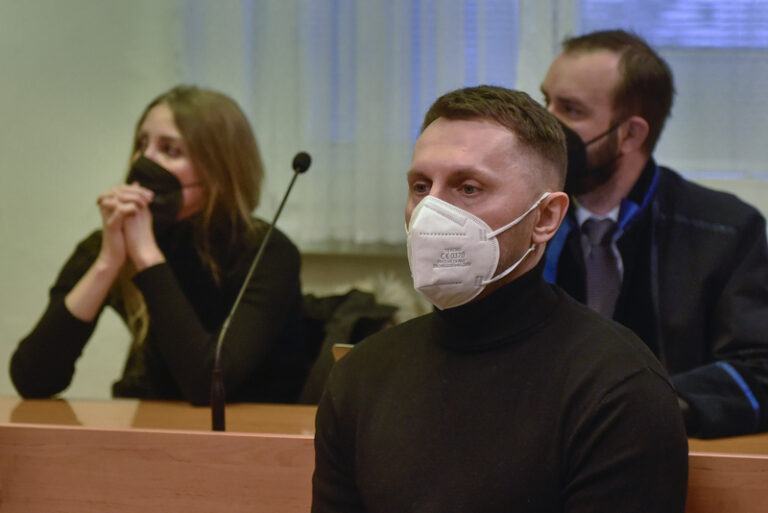 Zeman udělí milost manželům obchodujícím s psychotropním nápojem