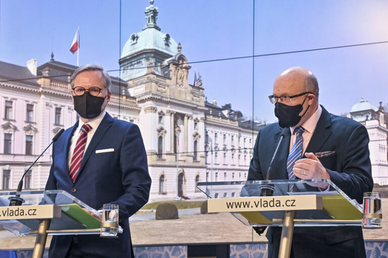 Fiala pokračuje v bilančních návštěvách ministerstev, dnes se setká s Válkem