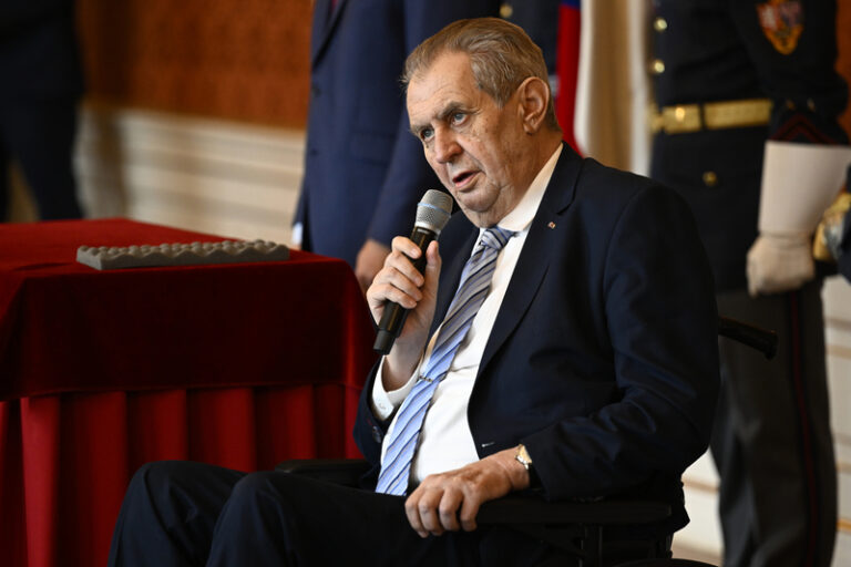 Zeman Pavlovi popřál, aby byl dobrým prezidentem Česka, gratuloval i Vystrčil