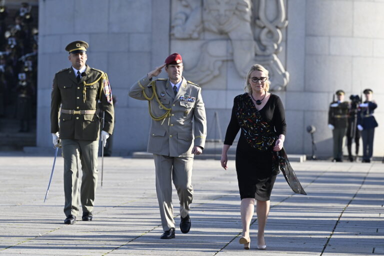 Černochová s Řehkou navštíví vojáky,kteří posilují ochranu hranice se Slovenskem