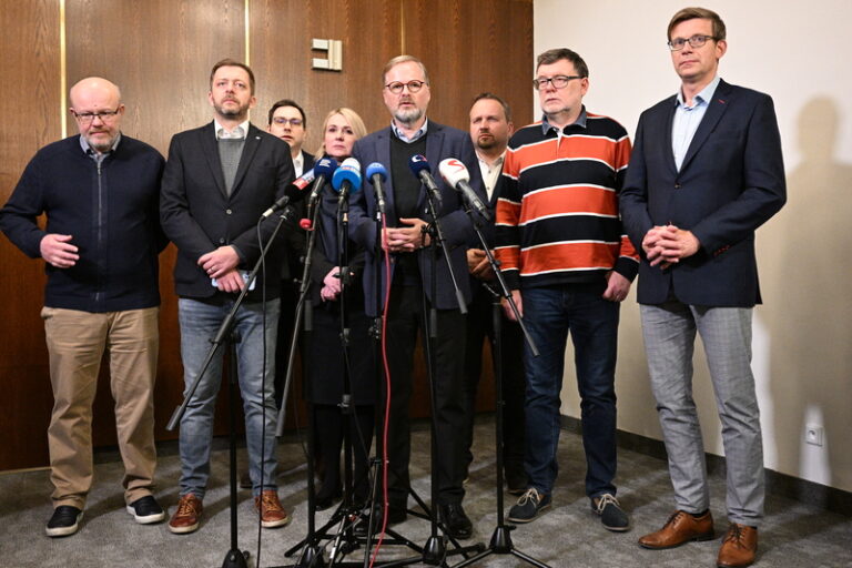 Cesta splnila svůj účel, řekl Fiala po návratu z Kyjeva. Čeští vojáci by se mohli podílet na výcviku Ukrajinců