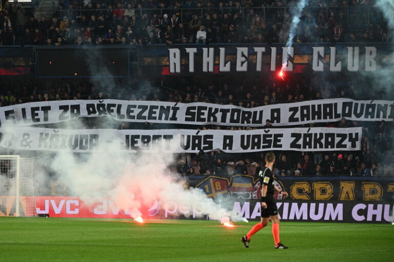 Disciplinární komise bude řešit chování fanoušků Sparty v duelu se Slováckem