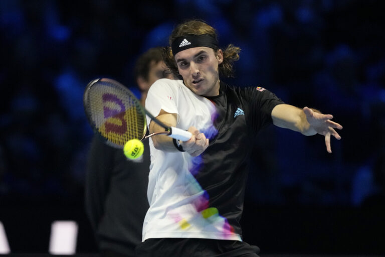 Tsitsipas s Rubljovem budou hrát o semifinále Turnaje mistrů