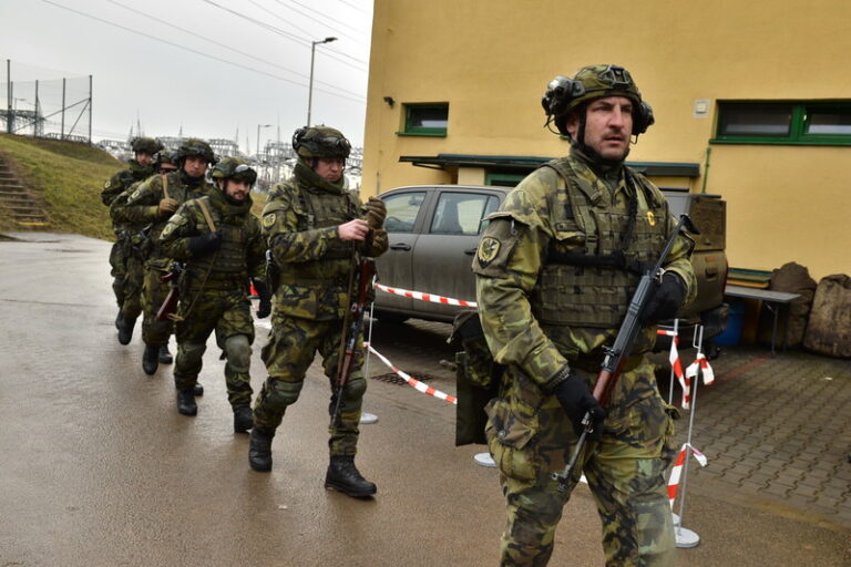 Příslušníci aktivních záloh cvičili u Brna ochranu kritické infrastruktury