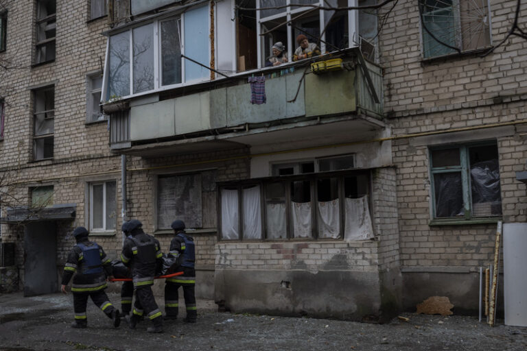 Při ruském ostřelování Chersonu zahynulo 15 lidí, uvedl úřad