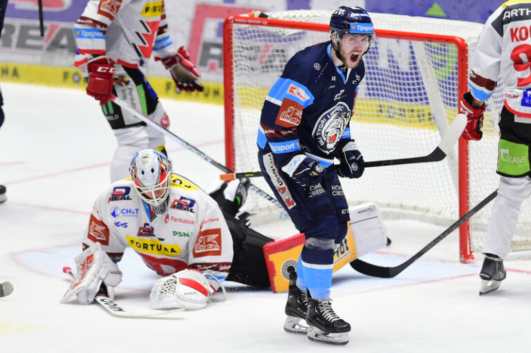 24. kolo ELH: Vítězná série Pardubic skončila, Sparta zdolala Třinec