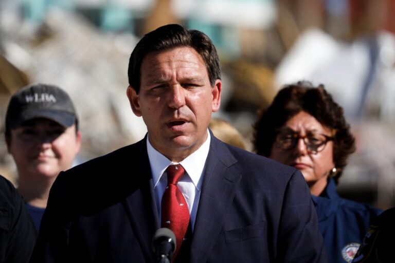 Američtí republikáni v něm vidí Trumpova nástupce. Demokrati považují DeSantise za amerického Orbána