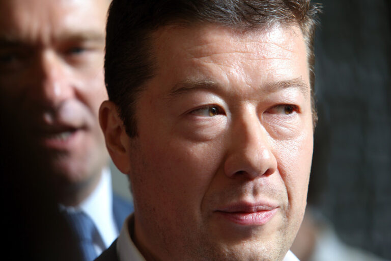 SPD je proti pobytu ukrajinských vojáků v ČR, růstu daní či zavedení eura