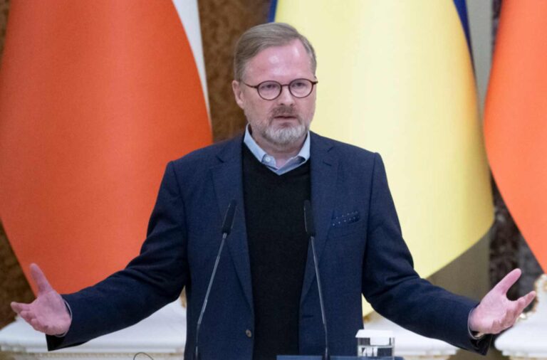 Fiala se v Polsku zúčastní jednání Bidena s lídry zemí východního křídla NATO